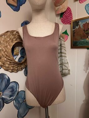 Lululemon Mauve Scoop Neck Bodysuit